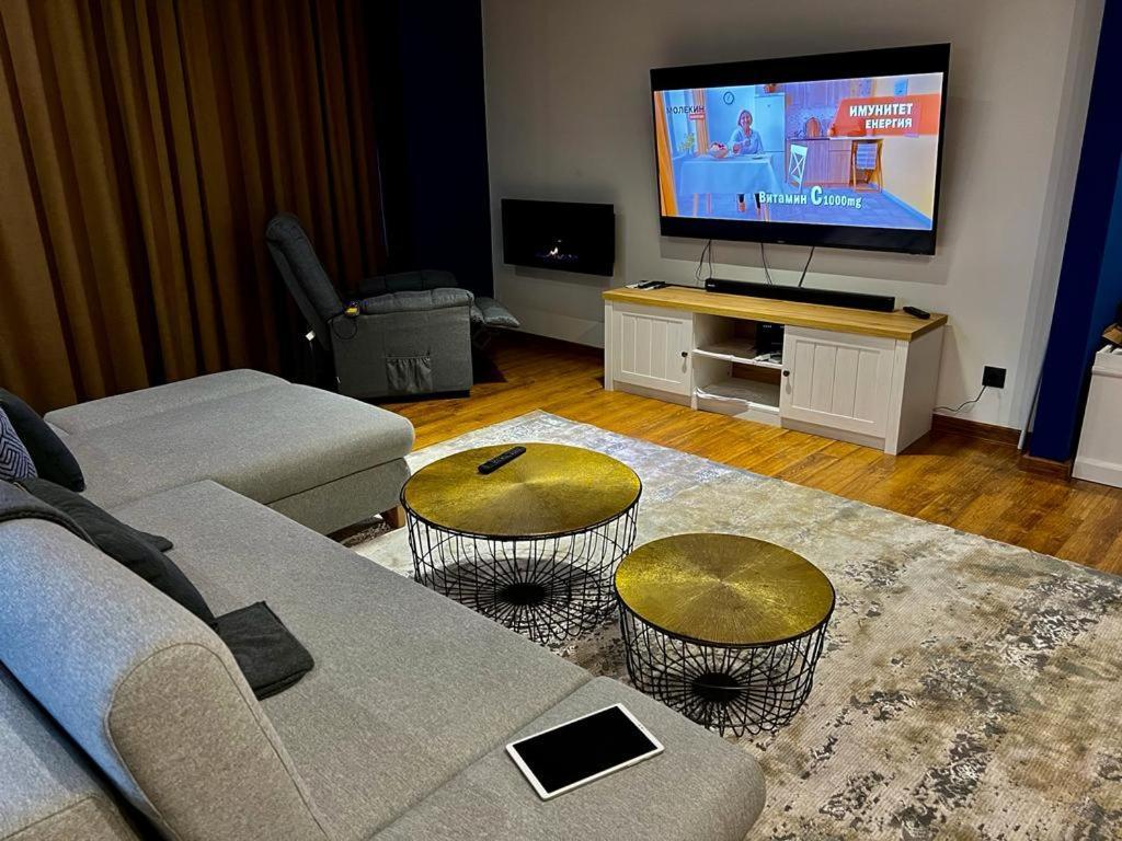 Roof Top Luxury Apartment บลาโกเอฟกราด ภายนอก รูปภาพ